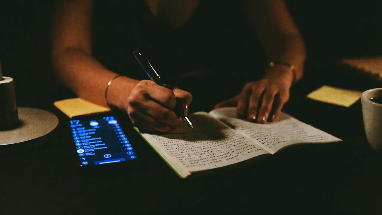 Handwritten notes next to a tablet showing a conversation